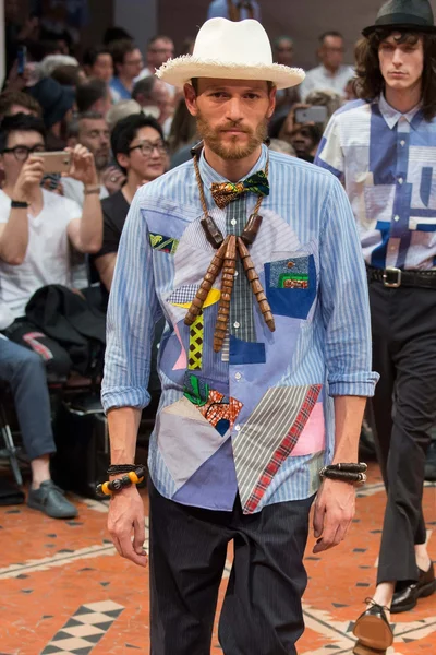 Look 50